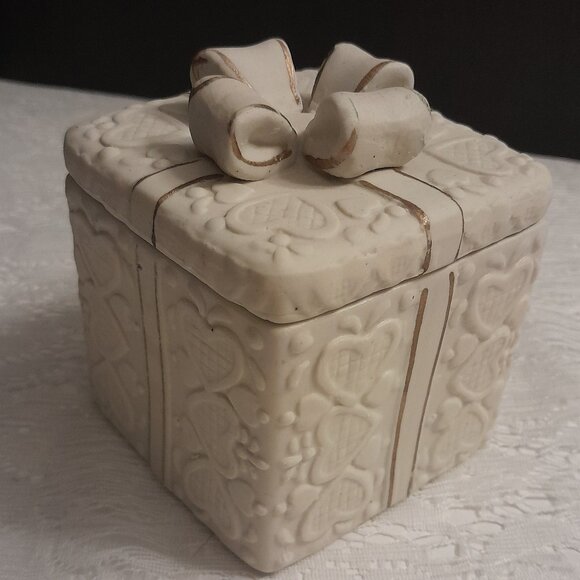 VTG Porcelain Gilded Trinket Box - Picture 1 of 5